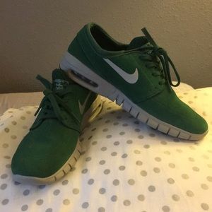 Want to sell these! They just sit in my closet.